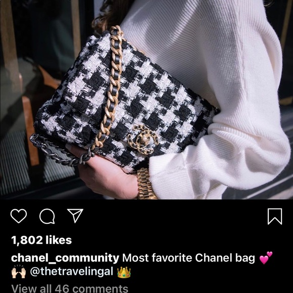 Authentic Chanel 19 large tweed coco ribbon flap bag. - Picture 5 of 5